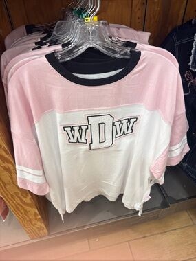 Disney Parks WDW 71 Lace Logo T-Shirt Size Medium NWT